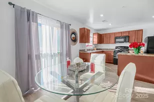 2715 Sydney Overlook Ln, Charlotte, NC 28269 - Photo 9