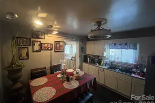 2906 Cedarhurst Dr, Charlotte, NC 28269 - Photo 5