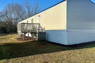 1557 Autumn Ln, Lincolnton, NC 28092 - Photo 3