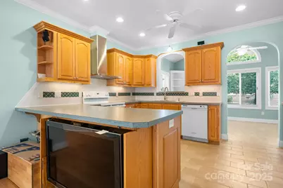 906 3rd Street Drive NE, Conover, NC 28613 - Photo 7