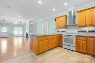 906 3rd St Dr NE, Conover, NC 28613 - Photo 9