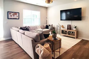 3322 Hutton Gdns Ln, Charlotte, NC 28269 - Photo 9