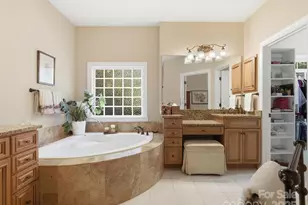 9421 Briarwick Ln, Charlotte, NC 28277 - Photo 25