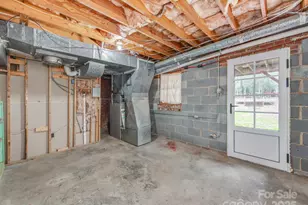 1311 Burtonwood Cir, Charlotte, NC 28212 - Photo 7