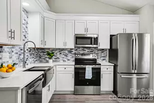 1951 Northridge Ct, Statesville, NC 28625 - Photo 9