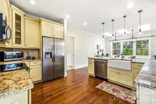 74 Shipman Pkwy, Flat Rock, NC 28731 - Photo 3