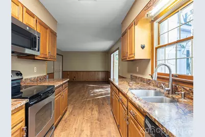 100 Wolf Shoals Drive, Hendersonville, NC 28739 - Photo 17