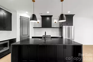 818 Yellowstone Dr, Charlotte, NC 28208 - Photo 9