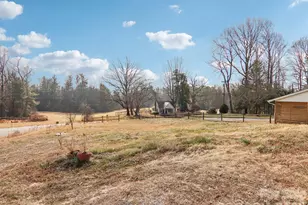 3195 N Clear Creek Rd, Hendersonville, NC 28792 - Photo 21