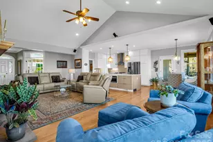 71 Carriage Highlands Ct, Hendersonville, NC 28791 - Photo 5