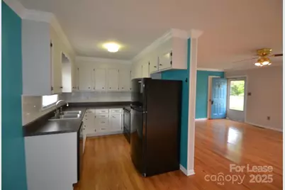 2050 35th Street NE, Hickory, NC 28601 - Photo 3