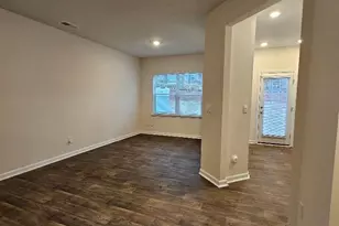 8017 Murray Br Dr, Charlotte, NC 28216 - Photo 9