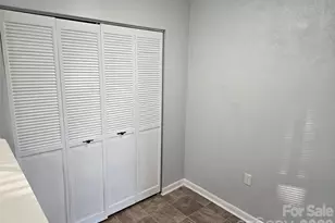 4804 Spring Lake Dr, Charlotte, NC 28212 - Photo 3