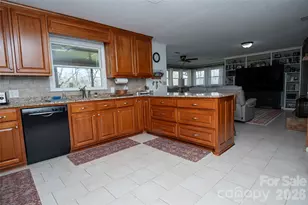 207 Woodlawn Dr, Morganton, NC 28655 - Photo 17