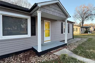 225 Hickory Dr, Mooresville, NC 28115 - Photo 5