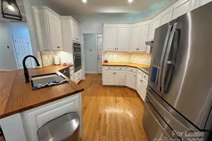 112 Silver Cliff Dr, Mount Holly, NC 28120 - Photo 9