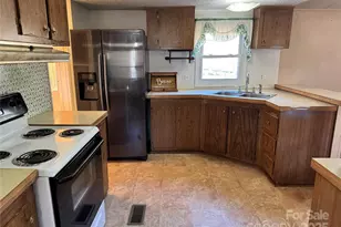 2448 Christopher Rd, Morganton, NC 28655 - Photo 7