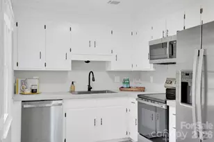 9715 Starwood Dr, Charlotte, NC 28215 - Photo 7