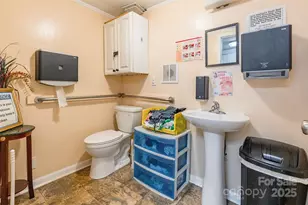 547 N Oakland Ave, Statesville, NC 28677 - Photo 27