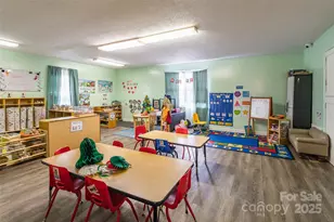 547 N Oakland Ave, Statesville, NC 28677 - Photo 9