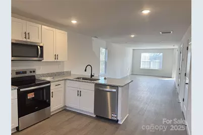 128 18th Place NW, Hickory, NC 28601 - Photo 3