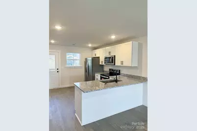 128 18th Place NW, Hickory, NC 28601 - Photo 5