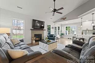 10227 Ingleton Ct, Charlotte, NC 28269 - Photo 9