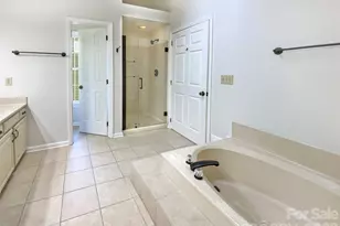 3906 Melshire Ln, Charlotte, NC 28269 - Photo 17