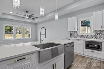 913 Wilson W Lee Boulevard, Statesville, NC 28677 - Photo 11