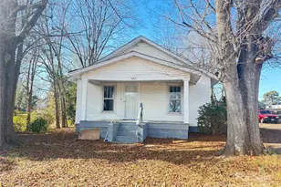 142 26th St SW, Hickory, NC 28602 - Photo 1