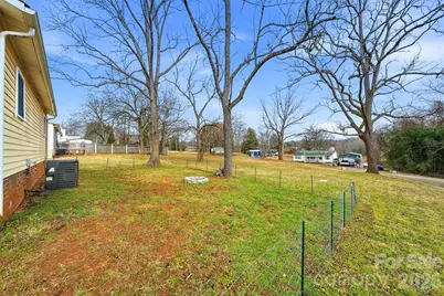 1107 N Davis Avenue, Newton, NC 28658 - Photo 15