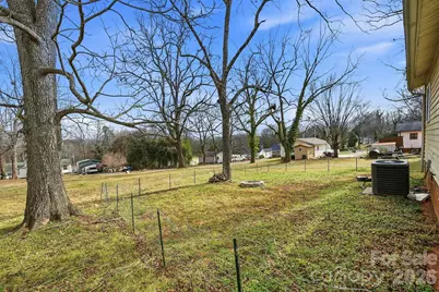 1107 N Davis Avenue, Newton, NC 28658 - Photo 17