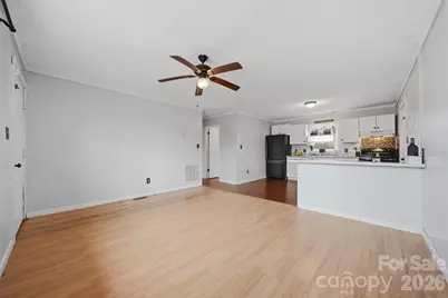 1107 N Davis Avenue, Newton, NC 28658 - Photo 5