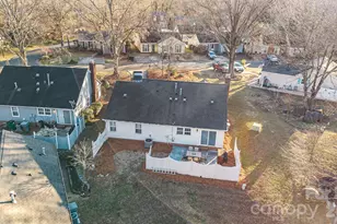 2704 Hillmont Dr, Charlotte, NC 28226 - Photo 25