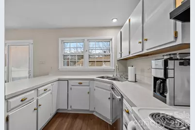 2704 Hillmont Drive, Charlotte, NC 28226 - Photo 9