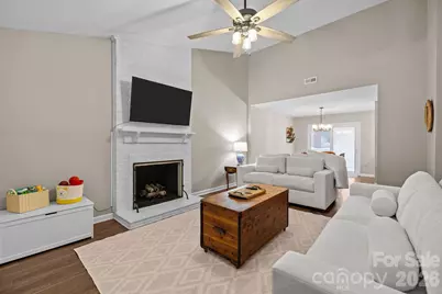 2704 Hillmont Drive, Charlotte, NC 28226 - Photo 5