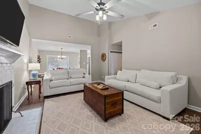 2704 Hillmont Drive, Charlotte, NC 28226 - Photo 3