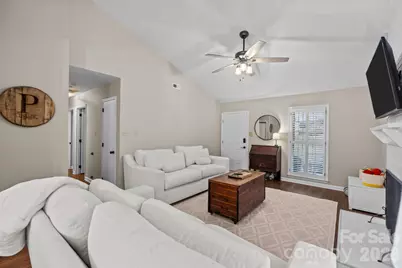 2704 Hillmont Drive, Charlotte, NC 28226 - Photo 5