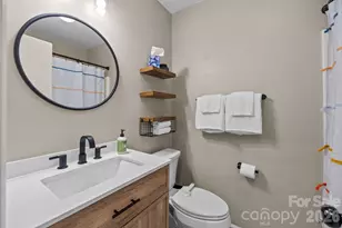 2704 Hillmont Dr, Charlotte, NC 28226 - Photo 9