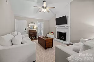 2704 Hillmont Dr, Charlotte, NC 28226 - Photo 3