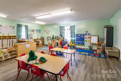 547 N Oakland Avenue, Statesville, NC 28677 - Photo 9