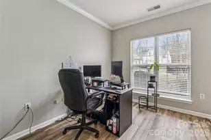 610 Grantham Ln, Charlotte, NC 28262 - Photo 9