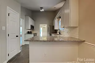 10715 Spruce Mountain Rd, Charlotte, NC 28214 - Photo 7