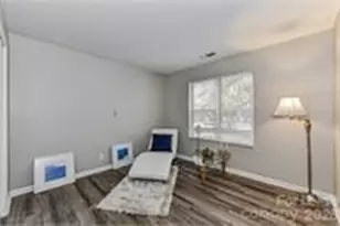 300 Hoskins Mill Ln, Charlotte, NC 28208 - Photo 3