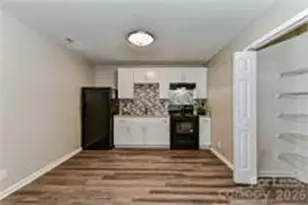 300 Hoskins Mill Ln, Charlotte, NC 28208 - Photo 11