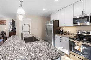 60 Oakwood Dr, Horse Shoe, NC 28792 - Photo 9