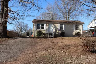 2028 Kennedy Dr, Statesville, NC 28677 - Photo 1
