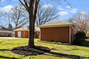 1024 Redcoat Dr, Charlotte, NC 28211 - Photo 37