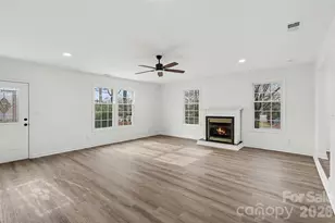 8616 Fallsdale Dr, Charlotte, NC 28214 - Photo 7