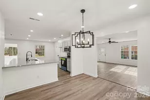 8616 Fallsdale Dr, Charlotte, NC 28214 - Photo 9